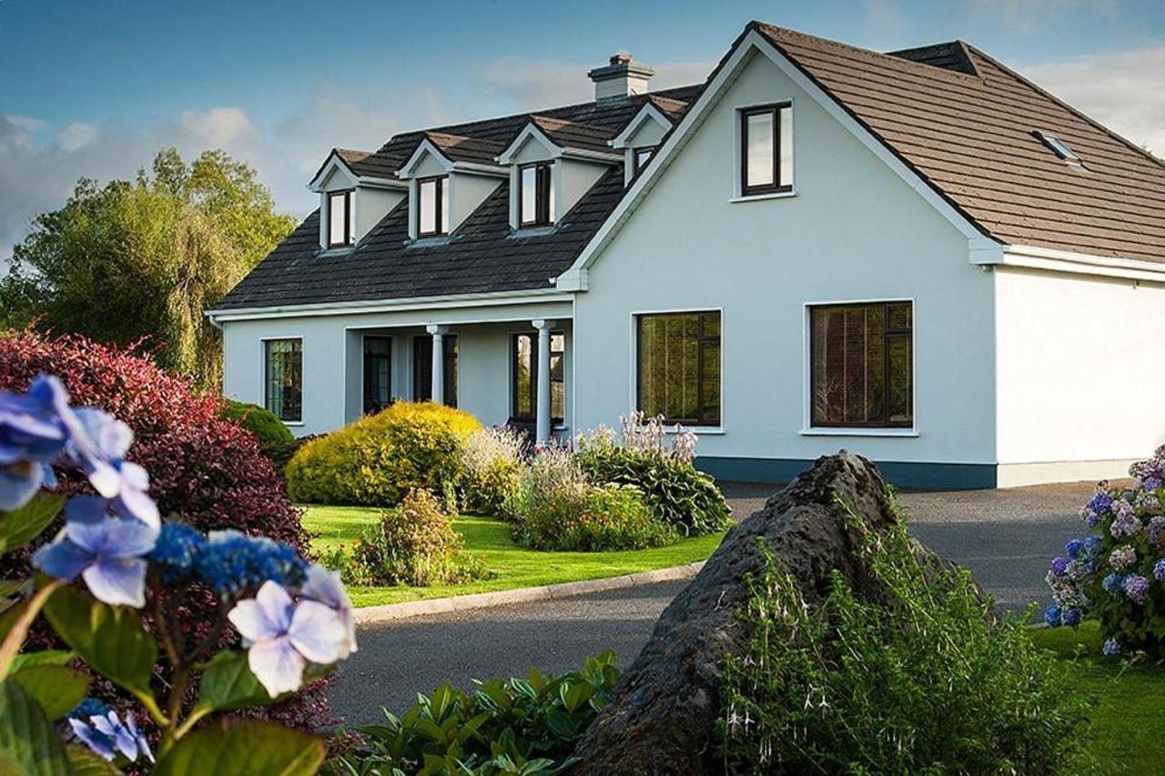 Crossriver Bed And Breakfast Oughterard Exteriör bild